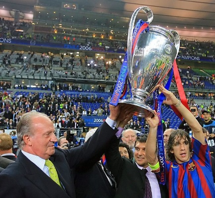 足球皇帝坐镇后防坚如磐石，决胜千里之役尽显王者风范！