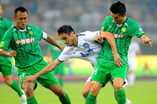 足球皇帝后防坚如磐石，决胜千里之势震撼球场！