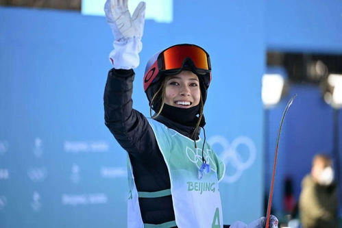 阮经天日本滑雪邂逅锤哥，网友惊叹，俩影帝同框太意外！