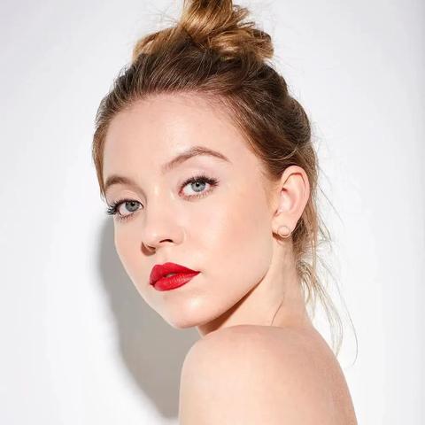 惊艳！悉尼·斯威尼最新写真大揭秘，快来先睹为快！