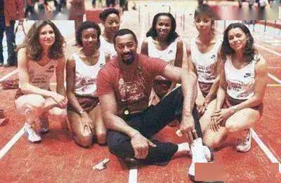 巨星怀孕后当众失禁，无奈回家换裤子，背后心酸谁懂？