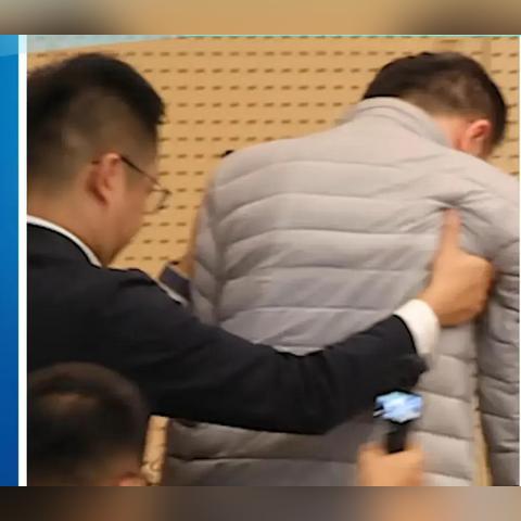 感人一幕!倪萍探望渐冻症终末期蔡磊,现场哽咽相拥 感人一幕!倪萍探望渐冻症终末期蔡磊,现场哽咽相拥