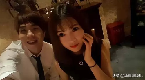 YYF Lily恋情密码，从直播弹幕到现实同居，揭秘斗鱼黄金CP的3个生存法则