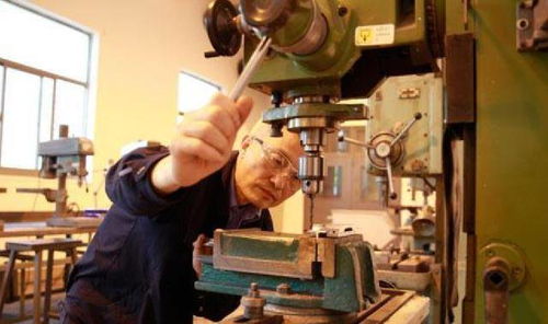 大国工匠唐世彪17年钻研，中国造出最小量子通信组件，诞生量子手机！