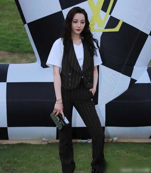 张婧仪成浪莎品牌代言人，新造型尽显优雅惬意之态！