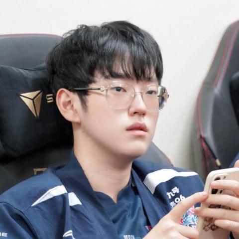 LPL美女被一线韩援养鱼劈腿?热门大瓜引玩家好奇猜测 LPL美女被一线韩援养鱼劈腿?热门大瓜引玩家好奇猜测