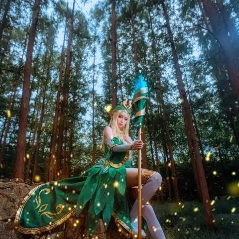 大学教授之女？揭秘cos尺度大胆的小姐姐