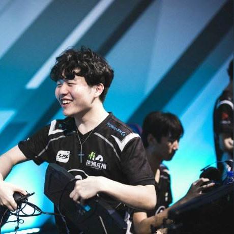 Rookie小钰官宣恋爱微博已删，恋爱长跑终落幕