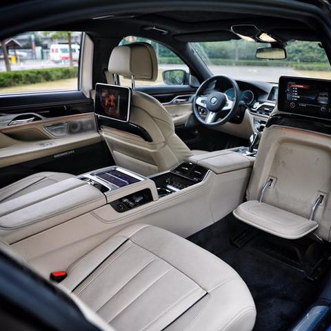 豪华汽车为何重拾发动机轰鸣声?电动化集体后悔背后 豪华汽车为何重拾发动机轰鸣声?电动化集体后悔背后