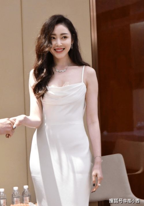 苍井空男人装造型全解码,从日系甜美到轻熟女风的7种实战穿搭模板 苍井空男人装造型全解码,从日系甜美到轻熟女风的7种实战穿搭模板