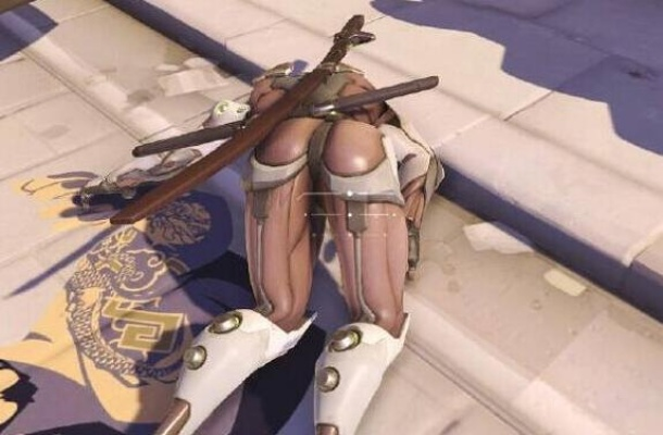 守望先锋遭玩家吐槽宣传欺诈，尼尔联动角色屁股小引不满