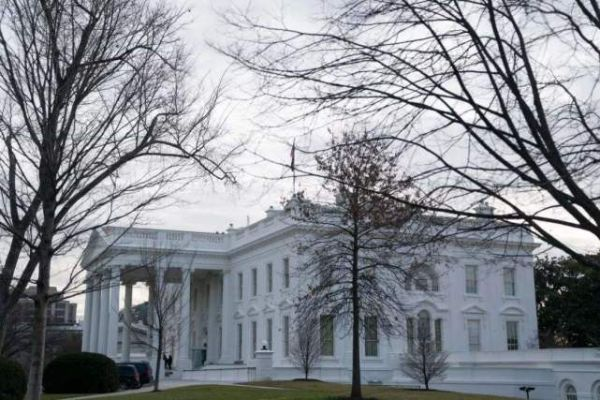 美国白宫挪用游戏王素材惹争议，日本官方火速切割重新创作