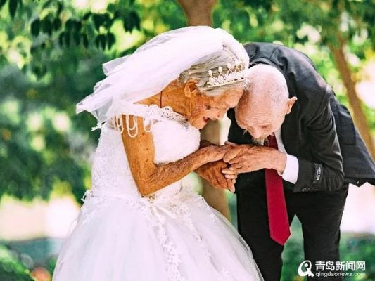 129 岁老人相恋百年视频爆火,平台因用户违规对其作出处罚 129 岁老人相恋百年视频爆火,平台因用户违规对其作出处罚