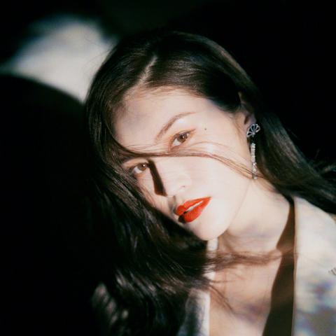 超模何穗分享产后身材变化，吃一顿肉竟胖3斤，普通人咋办？