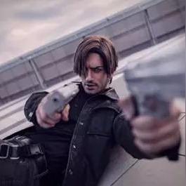 《生化危机》新同人图 艾达王将里昂按墙上显暧昧