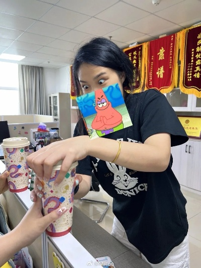 X平台药店大姐姐OK手势引遐想,二创热潮意外来袭! X平台药店大姐姐OK手势引遐想,二创热潮意外来袭!