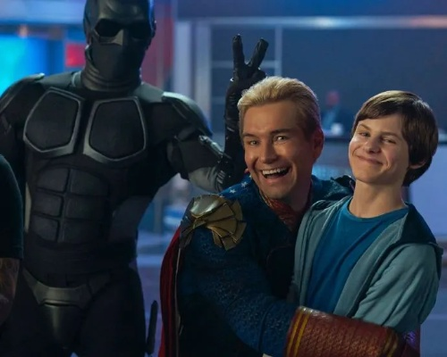 黑袍纠察队前传剧杀青!兵男新造型亮相,祖国人庆贺开启新篇 黑袍纠察队前传剧杀青!兵男新造型亮相,祖国人庆贺开启新篇