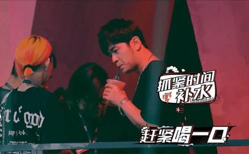 周杰伦喝珍珠奶茶再登热搜，粉丝感慨，奶茶才是他的灵魂伴侣