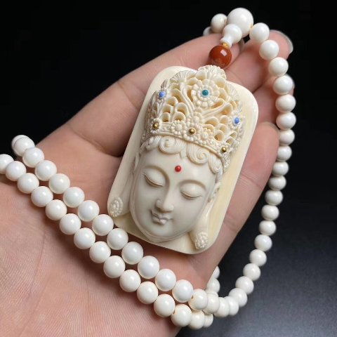 全网牙雕第一人！博主竟用牙齿啃胡萝卜雕出万里长城