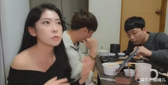 韩国知名主持人直播失控 被嘲酒驾后暴打女网红