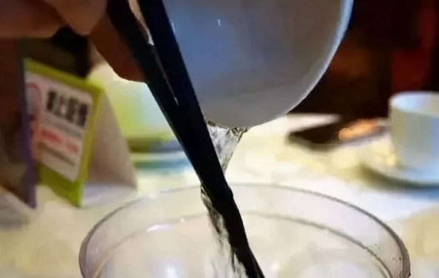 实测揭秘，餐前烫碗是仪式感作祟，还是真有效果？广东人看过来！