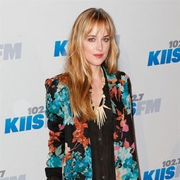 因五十度灰走红的达科塔·约翰逊，其CK广告火爆网络引关注