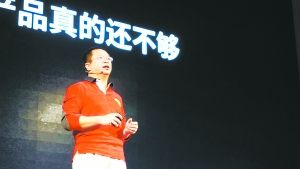 周鸿祎现身360龙虾安装活动 上阵为用户安装