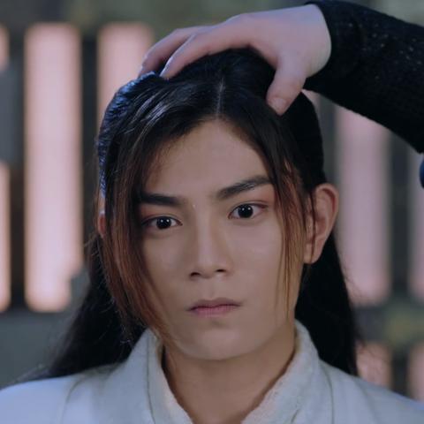 新笑傲江湖电视剧全集2018版，东方不败性别之谜与令狐冲情感线重构解析