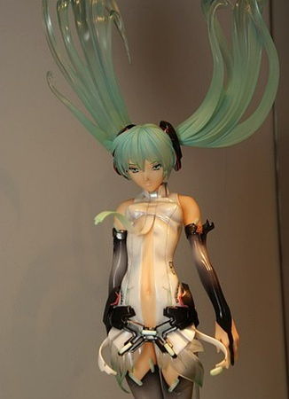 日本男子践行亡妻遗愿不续弦，靠狂购美少女手办自我救赎