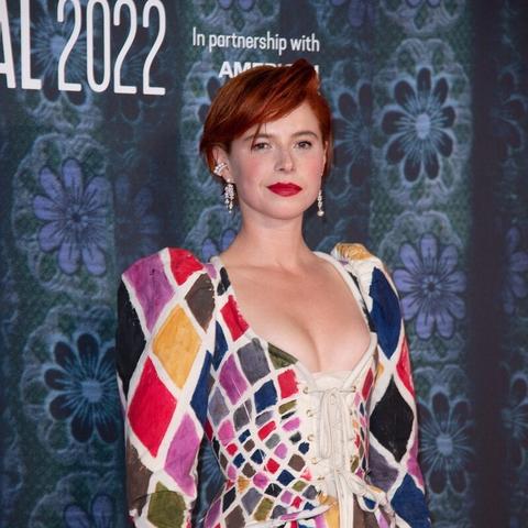 杰西・巴克利斩获第98届奥斯卡影后 领奖台上深情告白丈夫：想和你再生2万个孩子