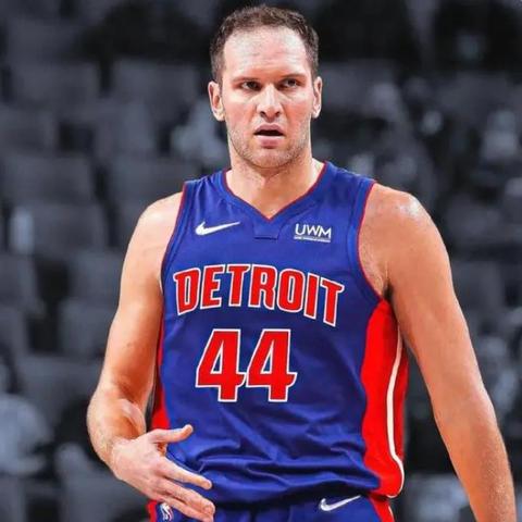 篮球经理游戏怎么玩？2026最新选秀交易薪资帽全攻略