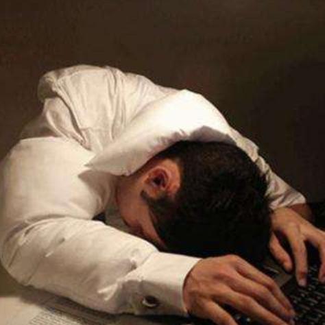 熬夜党必看！睡得晚和睡得少到底哪个对身体伤害更大？答案惊人