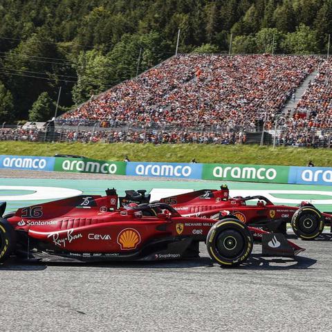 京东外卖新制服帅炸!酷似法拉利赛车手 京东外卖新制服帅炸!酷似法拉利赛车手