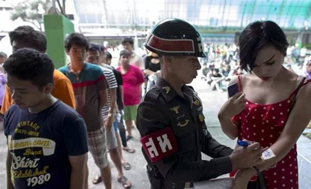 揭秘泰国征兵选美化现象，2026跨性别者免役新规与现场围观攻略