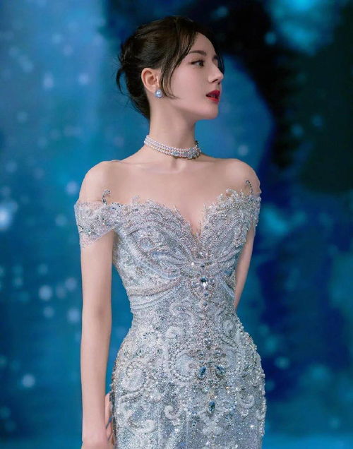 演员麦肯娜是《宝可梦》卡牌爱好者 竟在奥斯卡红毯拆卡