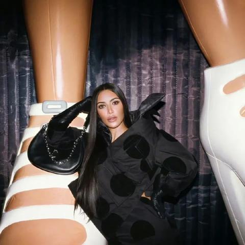 曾被批卡戴珊化的星光颜值回春，变得圆润饱满啦！