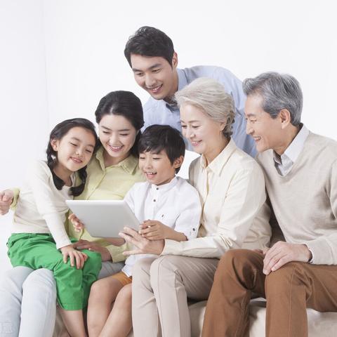 网友热议人民日报呼吁，为AI起个顺口中文名