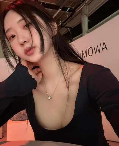 剑星体模申才恩绝美健身美照，展现力量与美的极致融合