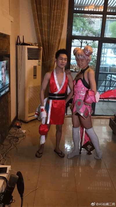 网红田一鸣COS不知火舞辣眼，网友称其成挥之不去的成年阴影