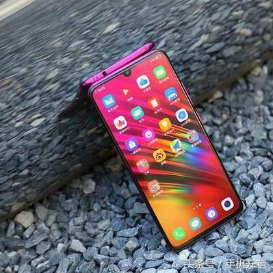 2017记忆重现！水滴屏手机归来，当年美人尖设计再度惊艳登场