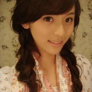 暴雪美女制作人因纹身遭网暴，被迫染发不敢露面重新创作