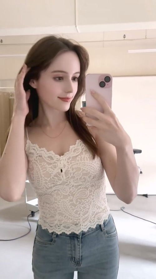 《生化危机9》雪莉脸模自拍视频 穿蕾丝吊带衣十分养眼