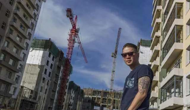 从东京工地逆袭纳斯达克，包嘎日迪携 G123 开启下一场硬仗