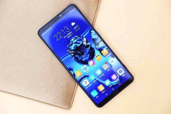 华为首款风冷散热手机来袭，8499 起畅享性能飙升体验！