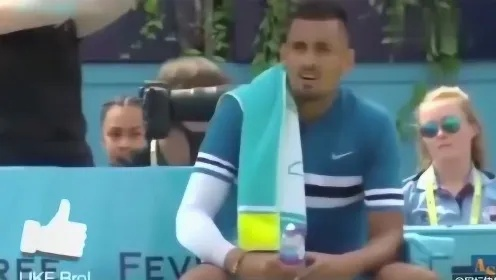 女网名将尴尬名场面意外爆火，相关瞬间在全网疯狂传播！