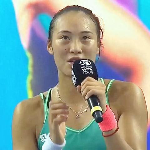 女网名将意外火了!尴尬瞬间"全网疯传" 女网名将意外火了!尴尬瞬间"全网疯传"