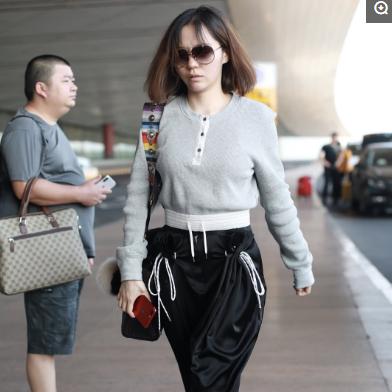 张靓颖自曝“做脸”过度！导致表情管理困难