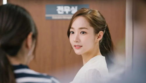 王冰冰眼镜造型好A的秘密，2026职场知性风实战搭配手册