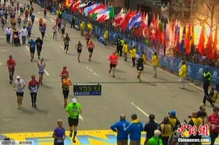 成都马拉松"劈叉姐""打包哥"被禁赛！影响比赛安全