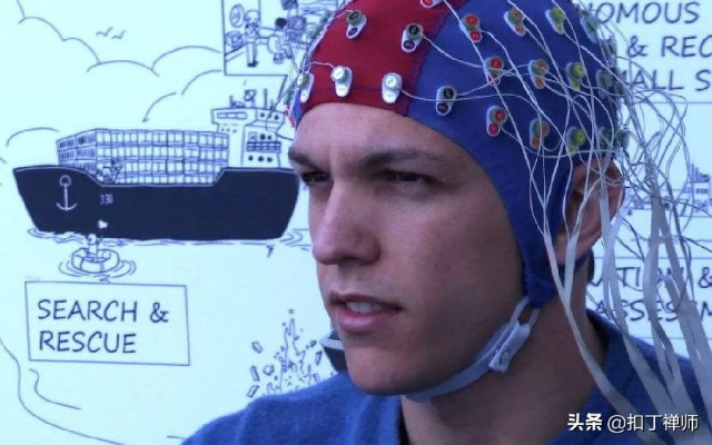 英国退伍军人使用脑机接口玩《魔兽世界》